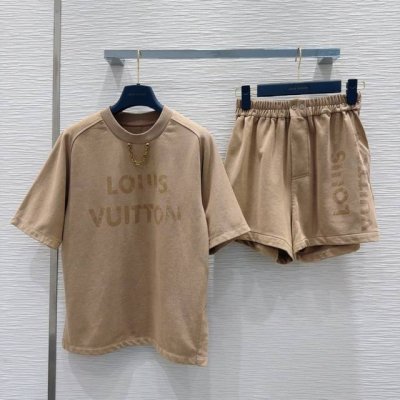 Louis Vuitto* 2025Ss新款套装 又一款时尚达人的心头好！细节精致 每一件到手都是惊喜满溢 高级时装工艺 版型绝绝子 不挑身材 实用百搭 舒适与