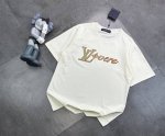 潮牌Lv路易威登串珠刺绣工艺情侣款短袖T恤！ ：240G双纱潮牌专用棉，纹理清晰，质感满满，同缸定染1×1无色差精密纯棉螺纹，层搭叠穿，自留好货，强烈推荐~所有