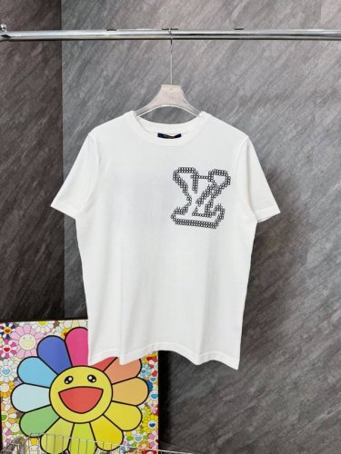 lv前后珠孔大标圆领短袖 Louisvuitton官网Zp同步新款针织 面料采用仿羊绒精品针织毛线面料 同缸定织定染原版面料 进口机器前后大标缝制拼接 内里包边