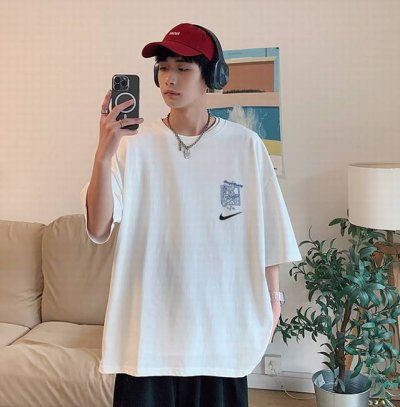 耐克动漫印花短袖T恤 Nike 2025新款 300G高克重纯棉面料 男女同款 Ins 抖音各大网红上身，一款流行酷酷的穿搭，休闲舒适宽松版型，整体设计比较简约