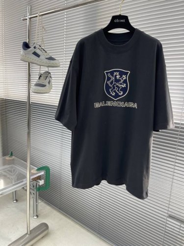 Balenciag 2025春夏季最新款，专柜同步有售，原单狠货，爆款时尚休闲短袖T恤，重磅进口原版面料，独特设计，顶级印花工艺字母图案装饰Logo，简约时尚