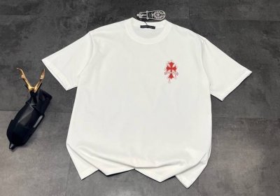 新款短袖上新：Chrome Hearts克罗心2025Ss夏季新品短袖，被问麻了！克罗心这件T恤必须火！宝子们，今天必须给你们分享我最近挖到的宝藏单品 克罗心T