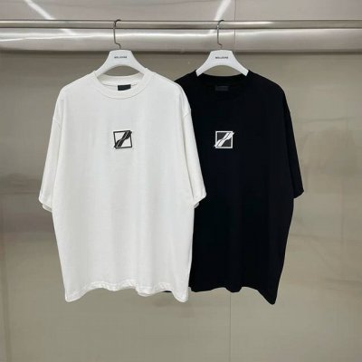 we11Done 胸前胶牌 宽松圆领短袖T恤男女情侣款 面料：300G双纱精梳紧密赛络纺重磅纯棉 工艺：原版一致Os宽松版型偏大，重磅质感精梳棉面料，不是软塌塌