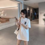 Burberry 巴宝莉Bbr 小标情侣款宽松短袖T恤 采用260克双砂面料 三针五线做工，领口包包边条 今年火爆的品牌 看到了就忍不住要自留一件 正确纹路立体