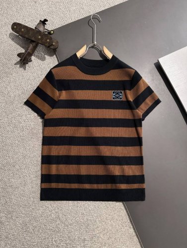 隔天出货 高品质 罗意威 2025春夏新款男款圆领短袖T恤 精梳棉质纱线针织纺棉布面料制作 纯棉的高克重特殊纱 掂起来手感份量十足 上身也比普通T更加有质感 这