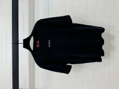 上新原单高端品质Gucc* 2025春夏新款系列！针织短袖！定制Yb进口纱线织造 舒适弹力 透气十足 圆领针织连衣裙剪裁 形成交织碰撞 配合钩花字母徽标点缀 更