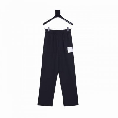 款号Y44 Balenciaga 24Ss标签卫裤 工艺说明:侧边搭配两个经典手插袋丰富整体的细节走线平直细腻 男女都可以无压力随心驾驭 左侧标签设计将油墨通过
