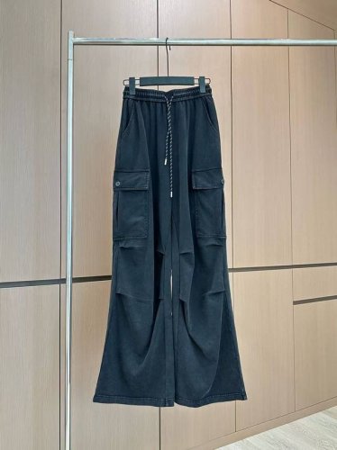 爆款现货 原单品质 小众*｜25新款工装式运动休闲裤 重工抽绳松紧腰工艺 高订面料亲肤感更舒适 侧边口袋装饰 版型巨好看 订制高品质面料质感休闲女神神器！ 减龄