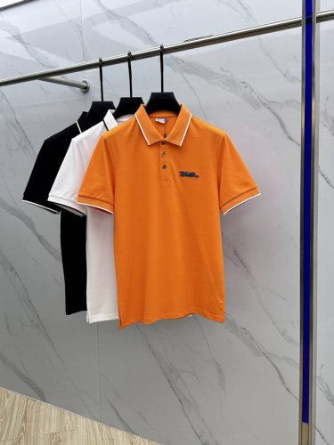 dior*迪奥 2025春夏新款男士标识短袖Polo衫，延续经典商务休闲翻领Polo恤.该款Polo衫采用丝光双面棉质珠地面料制成，隽永设计可跨越时尚潮流。经典