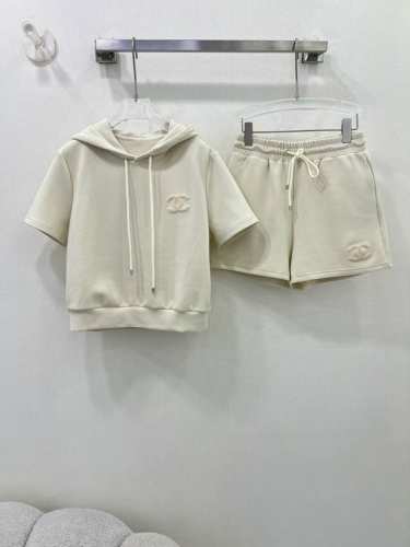 Chan*L 25春夏最新系列套装 连帽抽绳胸前字母Logo刺绣短裤套装 人人都能驾驭Ins风潮人 短袖上衣+短裤套装 定制五金 复古时髦运动风 火爆Ins的精