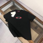 p120 Gucci 古驰 2025最新款短袖T恤，绝对的顶级爆款，前后印花Logo更显得不凡跟高档，大气，简约，基础，耐看，但又独具风格，结合了一款优质短袖的