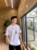 特价 货足码全 Loewe 携手陶瓷工作室的艺术家夫妇Suna Fujita 推出全新系列 将其作品中的趣味角色和想象景观呈现于成衣及包袋配饰之上 赋予新一季奇