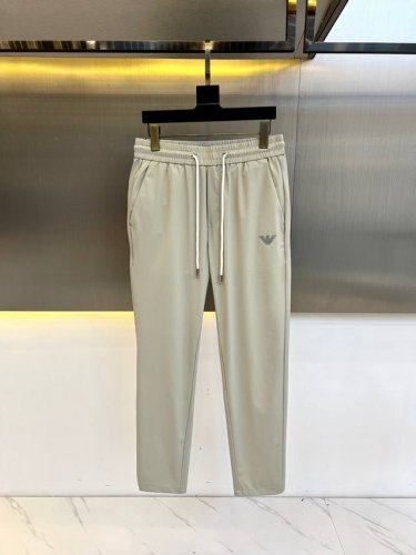 Arm阿玛尼、2025春夏新款男士休闲卫裤，高端品质之选，一款松紧腰抽绳休闲卫裤兼备的百搭裤装，也是男士衣橱里不可缺少的搭配神器，属于实穿型的经典款式！整条休闲