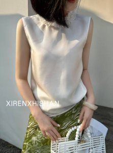 爆款 木耳边对丝领上衣 简约大方，百搭显瘦，时尚减龄， 面料：真丝面料 颜色：黑色，白色