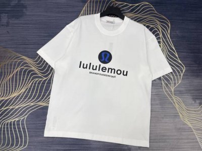 上新 Lululemon2025春夏新款印花字母Logo圆领短袖T恤 高版本高版本 280克精棉面料 全网独家首发 百搭款细节处理完美 进口印花Logo工艺 十