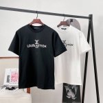 路易威登 Lv 25新款繁花刺绣短袖T恤 字母绣花还原整体立体的视觉效果。刺绣效果立体饱满。刺绣非常精细针法绵密，字体清晰且线条感和立体感强。 采用32S纯棉双
