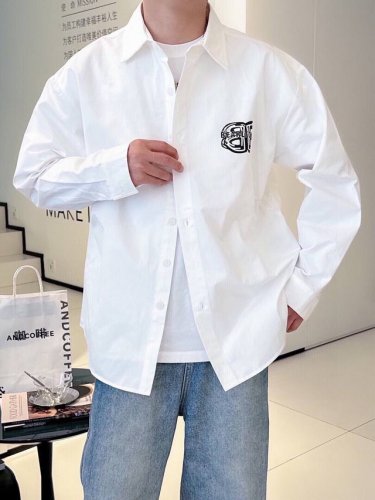 P190 时尚界的扛把子-Bearltongs 高定款人手必备单品！爆款轻奢衬衫，可外搭。品质超赞专柜定制面料，高支高密，版型时尚前卫。前幅后幅康丽直喷工艺，没