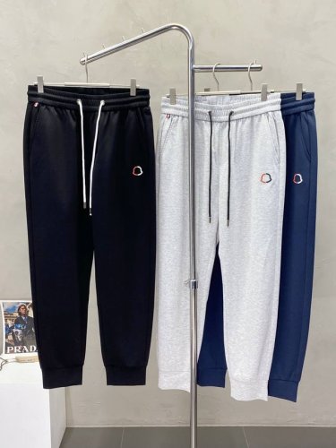 moncler蒙口独家专供新款春夏休闲裤 高端版本！专柜定制面料 透气舒适度高，细节无可挑剔。品牌元素设计理念，体现高品质。手感细腻柔软！呈现休闲裁剪，上身版型