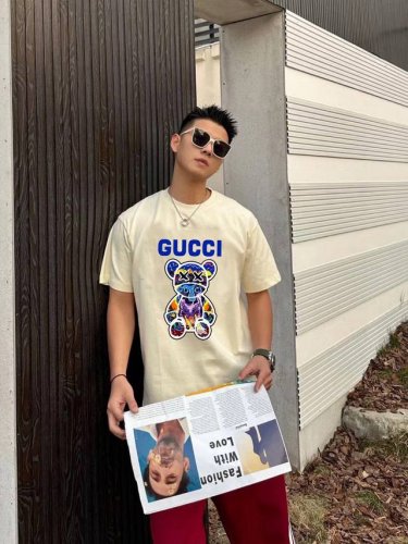 古驰 Gucci限定款卡通小熊印花圆领短袖 款号：852 原版面料官方同款短袖T恤 定制280 克同缸染面料手感非常舒服 春夏最新砖柜同步时尚又个性超级百搭好看