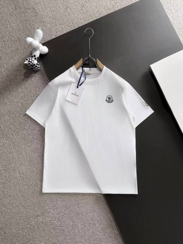moncler蒙口* 2025春夏款上新 原高版本 蒙口 面料采用260克高密度纯棉 不变形 不缩水 工艺介绍：双线走位 前后百灵达万针刺绣 袖口经典臂章 颜色