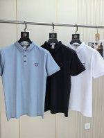 蒙口。2025春夏新款刺绣标识男士商务休闲翻领 短袖Polo衫对标定制纽扣整体的设计符合美学设计，运用了经典的品牌元素，完美的精髓与基因，胸前口袋处注入了经典品