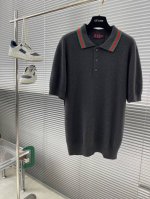 Gucc 25Ss新款常规版型polo衫以弹力珠地棉匠心演绎，搭配领口织带细节，更显精巧趣致。 码数：S.M.L.Xl 身长