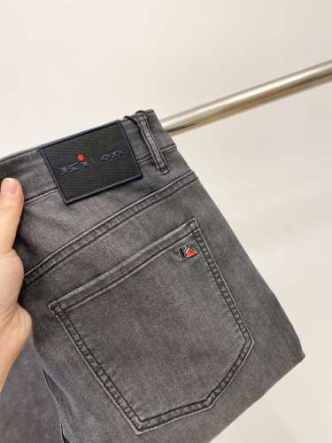 Kiton 时尚潮牌、2025最新品，专柜同步有售，原单狠货，水洗休闲牛仔裤，进口原版水洗弹力面料，舒适有弹性，原版五金辅料装饰Logo，版型超正，档次极高，专