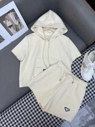 prad* 25Ss新款连帽短袖上衣短裤套装 经典三角标徽章装饰 版型超正 两色三码Smla807p