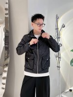 路易威登Lv 高品质2025春季新款夹克外套，秀场新品品相非常完美，记忆面料舒适保暖，三标齐全，色泽饱满诱人，非常出彩的设计，轻松将时髦感进阶，做工极为考究严谨