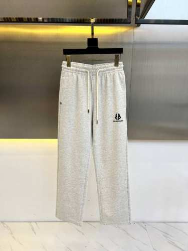 Balenciaga巴黎世家、25新品男士宽松直筒巴黎脏立体剪裁直筒裤水洗做旧脏脏泥染长裤卫裤。宽松版型 采用460克纯棉面料 做旧水洗愈发自然的味道 根本不需