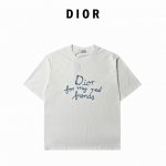 Dior 迪奥 And Hylton Nel联名 标语刺绣短袖T恤 这款 T 恤展示来自 Dior And Hylton Nel 联名系列的 Dior For