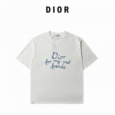 Dior 迪奥 And Hylton Nel联名 标语刺绣短袖T恤 这款 T 恤展示来自 Dior And Hylton Nel 联名系列的 Dior For