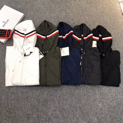 2025Ssmoncler 经典款风衣外套，定制双层面料，专柜五金辅料，帽子彩条设计，版型正，上身效果非常棒Jxfs 颜色:黑、蓝、绿、灰、白 码数:12345