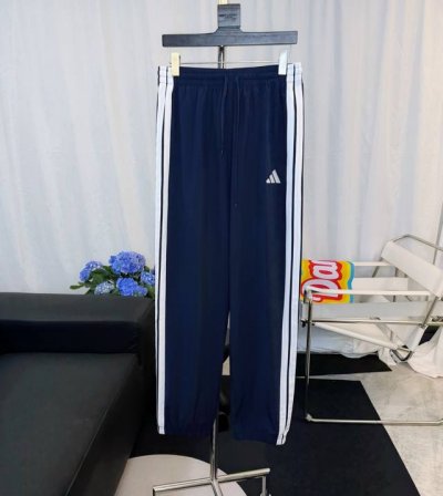 款号：D259直筒拖地裤 阿迪达斯Adidas三条杠直筒 速干裤 春夏秋梭织长裤，立体裁剪 梭织面料 进口绣花工艺 裤口抽绳设计 男女轻松驾驭 不挑身材 随意搭