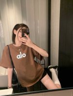 上新 25Ss新款重工硅胶立体Logo咖啡色短袖T 经久不衰的高品味色系男女通吃！！ 是好看的深棕Coco 穿上真的好有品味 超甜耶 轻松隐藏身材硅胶字母太精致