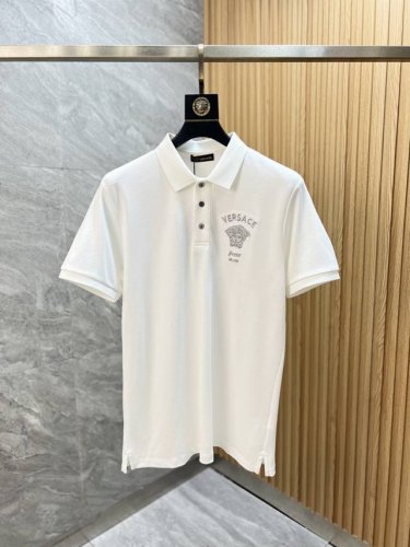 versace 范思哲 2025年春夏新品上新 三标齐全 翻领短袖Polo衫 好货不用过多介绍 看细节 专柜码数：M-Xxxl 175 140建议L，