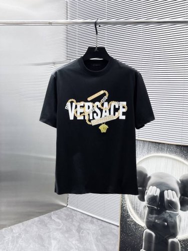 范思哲 Versace 2025Ss新款 半袖 体恤 短袖 圆领T恤，高端版本！专柜定制面料 透气舒适度高，细节无可挑剔，品牌元素设计理念，体现高品质。手感细腻