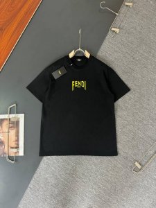 Fendi* 芬迪* Ss春夏最新款圆领时尚短袖T恤，重克纯棉双纱纯棉面料！贴肤舒适，耐看又好穿，经典简约Logo设计，原厂工艺一丝不苟，休闲百搭必备款 码数
