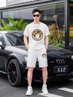 直 品牌 Versace 范思哲 2025新款男士短袖短裤套装 官网同步销售 市面高端版本 手感细腻柔软 让你穿着更加舒适 立体裁剪版型超赞 尺码:M-5Xl