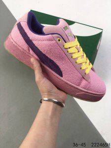 真标带半码 彪马puma Suede Xl 运动休闲板鞋 鞋身通体采用细腻的麂皮材质 厚实柔软 质感出众 鞋侧保留puma标志性跑道图案 侧面与后跟点缀金属色p
