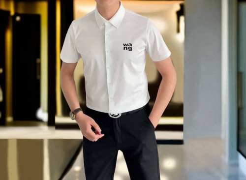 al*Xanderwang 亚历山大王2025早春新款男士原单休闲短袖衬衫 官网同步发售 简洁时尚百搭 高端品质无缝切割包边 印胶字母Logo设计 定制进口锦氨