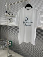 p150 dio Men Summer 25Ss字母印花短袖 采用26S双纱全棉平纹布。克重280G，配套21双纱精棉1*1横版机织造螺纹， 男女同款 尺码：S