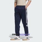 新款上新 Adidas 阿迪柜子最新款春季男女休闲长裤卫裤！刺绣Logo。潮范儿十足强调一下高版本，拿到手特别惊喜，手感面料无话可说，版型设计大方经典，可以说上