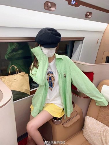 上新 套装 Rl哈密瓜绿小熊衬衫小熊T恤 夏日穿搭！唤醒春夏色彩多巴胺 挺多人都想尝试调色盘穿搭 奈何很多人对色彩把控不住 我这期直接给大家搞定一套 分开来这两