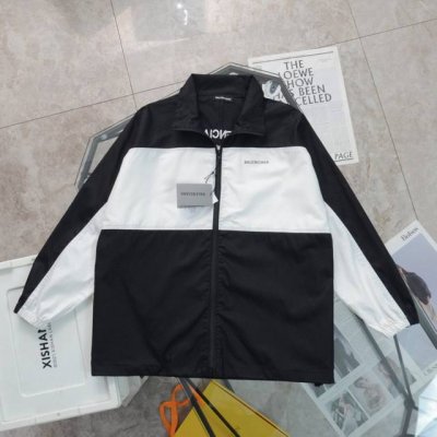 上新 纯原臻品 顶级复刻 不下架货足 Balenciaga 巴黎世家Blcg经典黑白拼接刺绣标语冲锋衣外套 款号：9810 颜色：黑白拼色 购入原版开模打造，全