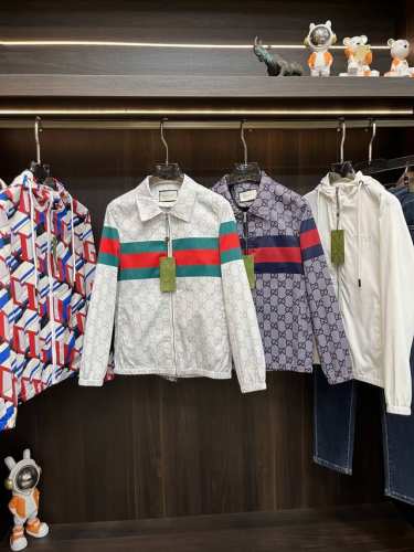 支持年后退换 主推 P230 Gucci 秋冬新款发布古驰翻领外套，独家客供秋冬外套，新款专柜同款夹克，透气舒适休闲！高级感满满！细节精致高档，做工无可挑剔！原