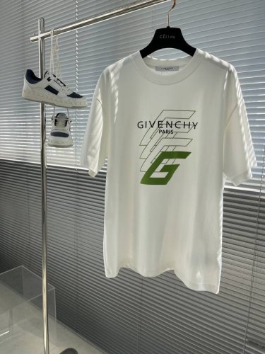 givenchy纪梵希 2025Ss春夏最新款圆领时尚短袖T恤，官网同步，专柜纯棉面料！贴肤舒适，耐看又好穿，经典简约Logo设计，原厂工艺一丝不苟，型男必备单