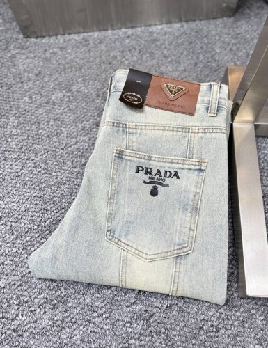 prad*普拉达 Ss25春夏新款男士牛仔裤 面料弹性好 独家发售 官网同步 时尚优雅 采用原色酵母水洗工艺 精选进口重磅丹宁牛仔面料 配专柜五金装饰 真皮皮牌