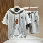 套 Loro pina 诺U翩雅 老钱新贵推荐 春夏都市户外休闲运动套装 重磅套装来袭 采用客供定制针织纯棉面料 面料目前市场最高等级 经典品牌图腾徽标刺绣点缀