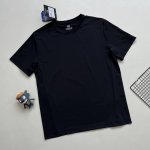 kolon Sport可隆速干运动无缝压胶短袖！ 选用了Seco家族系列面料，主打轻盈、透气和速干性能。 具备出色的吸湿排汗能力，能快速蒸发汗水，保持身体干爽，